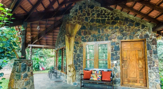 Urvinkaan - An Estate Hotel Chikmagalur, Rezerwuj Hotel Hotele w Bangalore z parkingiem, Parking