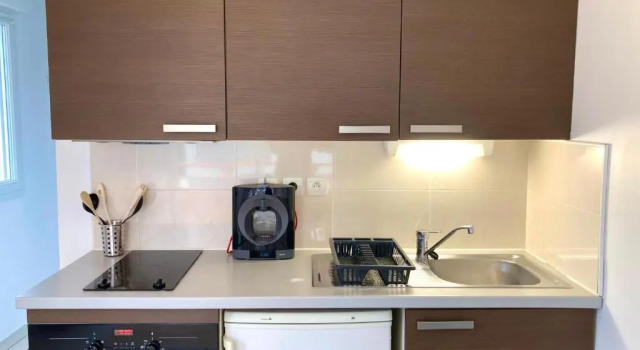 Studio 2 étoiles, wifi, proche commerces, A9, transports, plages, Забронировать Отель Монпелье Hérault, рядом с Торговая палата Hôtel Saint-Côme