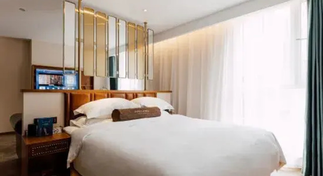 Люкс James Joyce Coffetel Hotel (Tangshan)