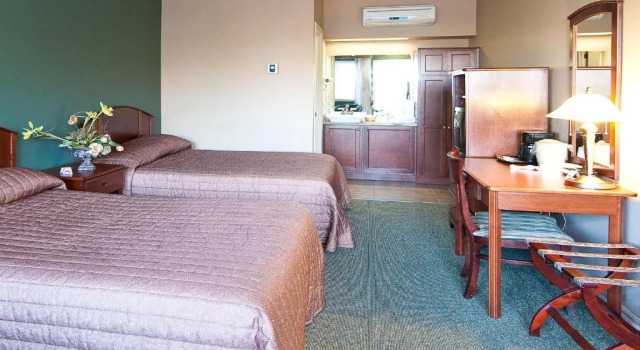 Четырёхместный номер Classic Hotel-Motel Drummond