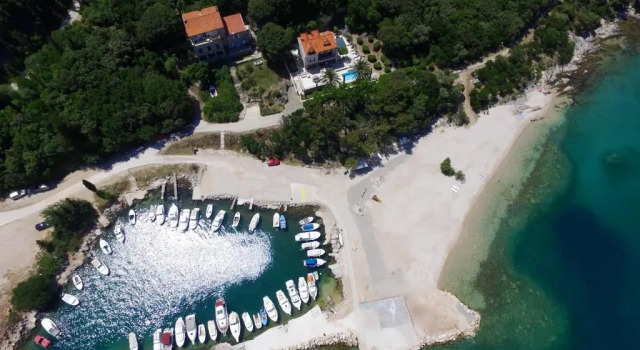 Вилла City Beach Villa with Pool and Sea View