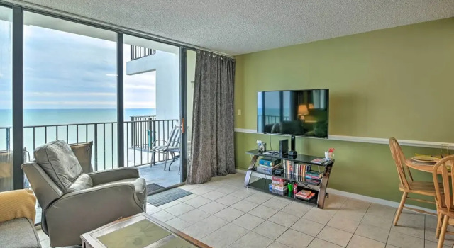 Апартаменты с 2 комнатами с балконом Murrells Inlet Condo w/ Ocean Views & Pool Access!