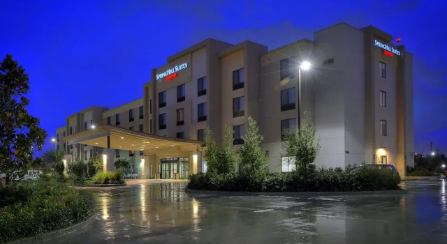 SpringHill Suites Baton Rouge North/Airport, Забронировать Отель Батон-Руж Луизиана, рядом с Plank Plaza Shopping Center