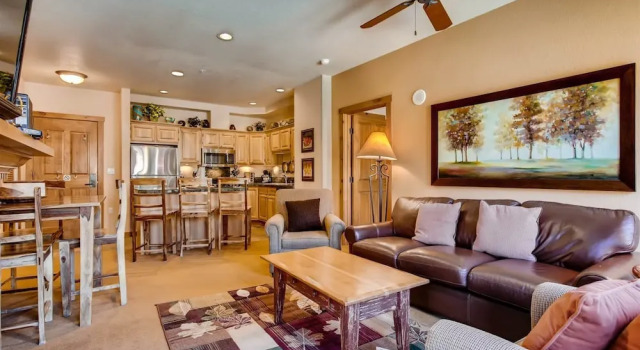Номер Standard Premier 2 Bedroom Mountain View Condo Located in Historic Downtown Breckenridge Walking Distance to Peak 9