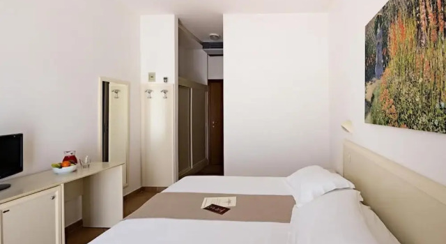 Hotel Trevi, Забронировать Отель Каттолика Побережье Римини, рядом с Аквариум Le Navi