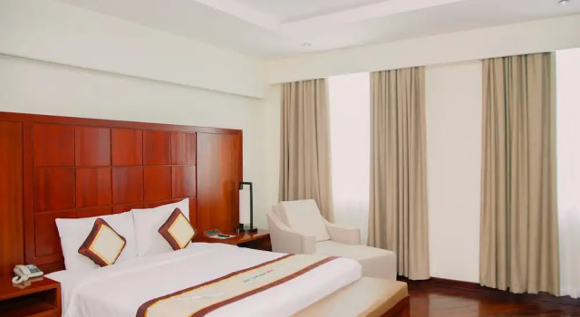 Люкс с балконом DLGL - Dung Quat Hotel