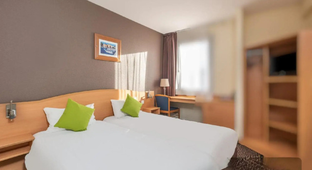 Kyriad Sète - Balaruc, Book Hotel Hoteller i Étang de Thau med pool, Swimmingpool