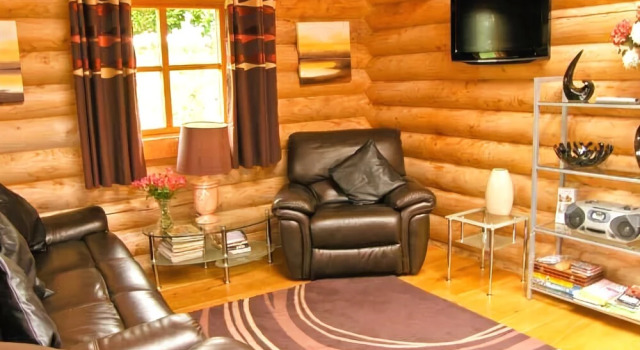 Cedar Log Cabin, Brynallt Country Park