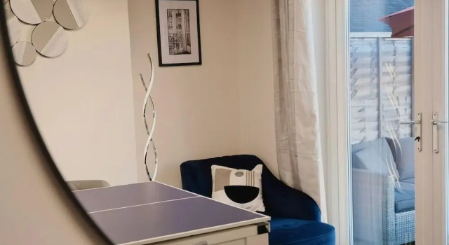 Southampton retreat-Hot Tub-Pool-Parking, Забронировать Апартаменты/квартира Отели Саутгемптона с парковкой, Парковка