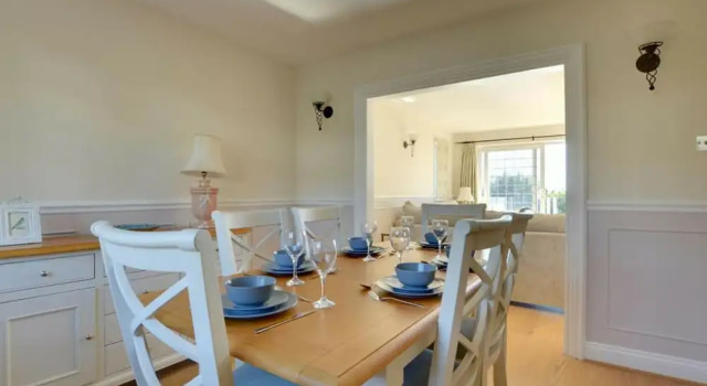 Comfortable and Luxurious Family Home With Beautiful Sunny Garden, Close to the Beach, Buchen Sie Hotel Saltdean England
