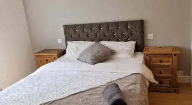 Doncaster Dream House Retreat- Sleeps 9, Book Vacation Home Doncaster South Yorkshire