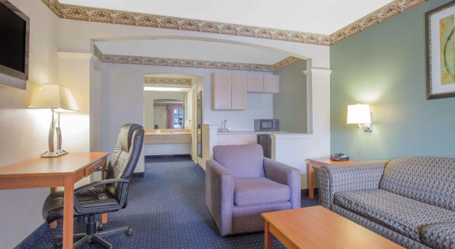 Люкс Deluxe Days Inn by Wyndham Nacogdoches/SFA University/Downtown
