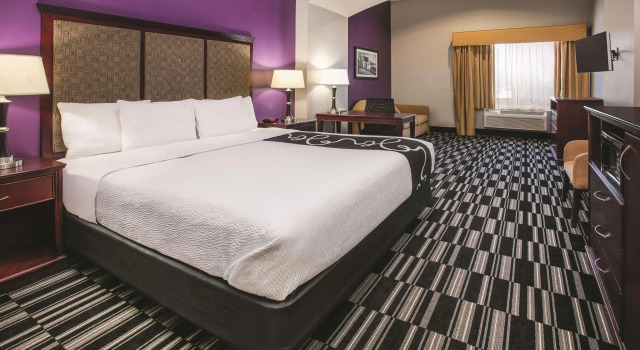 La Quinta Inn & Suites by Wyndham Dallas South-DeSoto