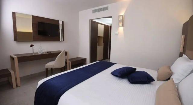 Номер Comfort Hôtel Lescure Business and SPA