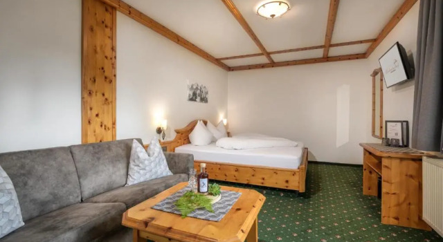 Трёхместный номер Standard с балконом Hotel Hubertushof