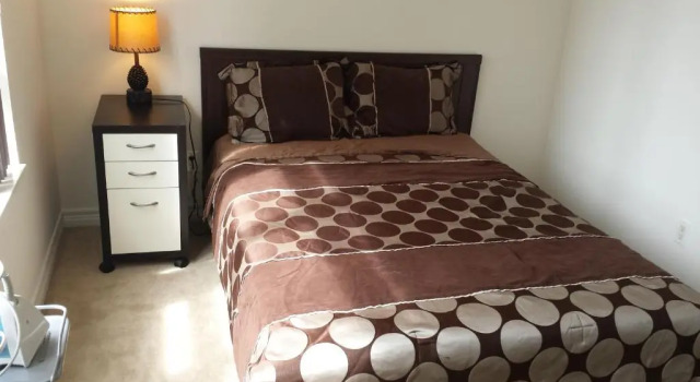 2 Bedroom 1 Bathroom Prime Location in Mississauga, Varaa Hotelli Mississauga 