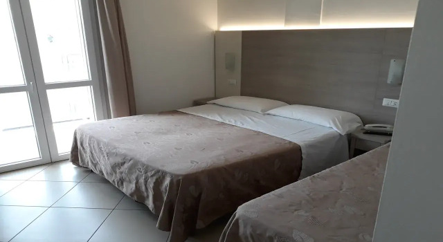 Hotel Villa Enea, Забронировать Отель Каттолика Побережье Римини, рядом с Аквариум Le Navi