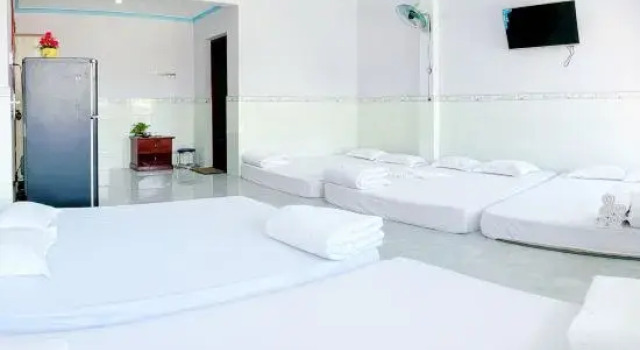Кровать в общем номере Quoc Dinh Guest House