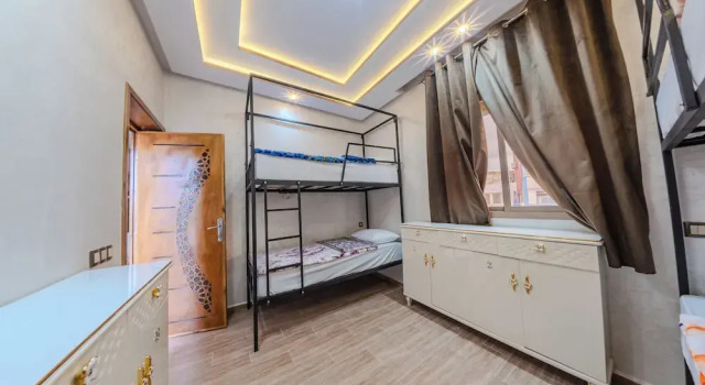Кровать в общем номере House Aisha