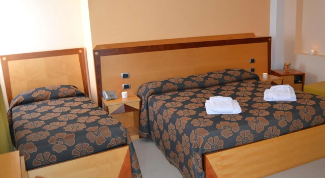 Трёхместный номер Standard Piccadilly Hotel
