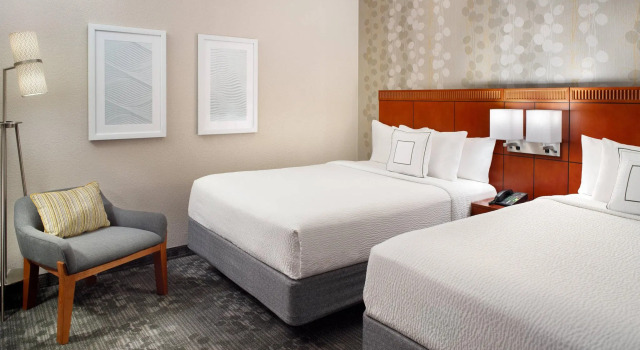 Четырёхместный люкс Courtyard by Marriott Atlanta Airport South/Sullivan Road