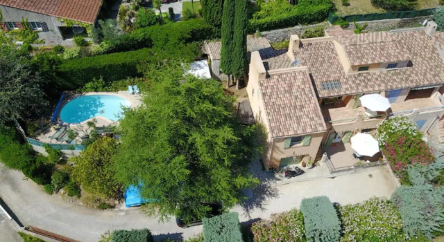 B&B Chez Max, Забронировать Отель «постель и завтрак» Отели Вара с бассейном, Бассейн