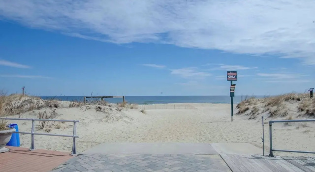 Ocean Grove Apt. w/ Balcony: 1 Block to the Beach!, Book Lejlighed Ocean Grove 