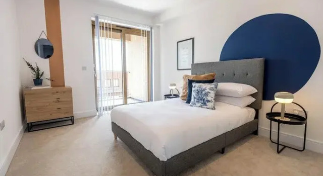 Modern Apts with Balcony in Mitcham