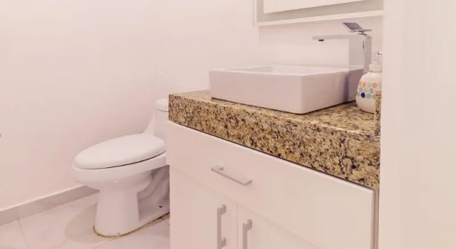 Апартаменты Deluxe Mararena Family Apartments & Long Stay Living - Steps from 5th Avenue