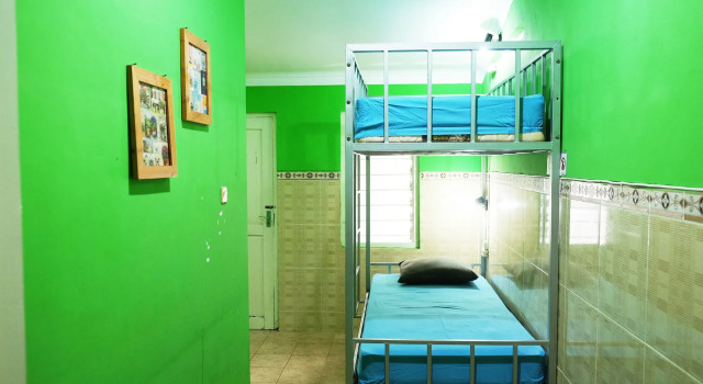 HOZ Bed and Breakfast - Hostel, Book Hostel / Vandrerhjem Hostels i Mantrijeron, Hostel / Vandrerhjem