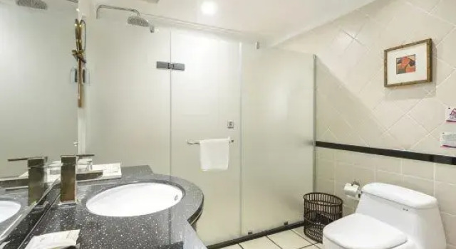 Семейный люкс с видом на море Golden Lotus Herton Seaview Hotel