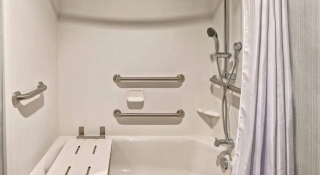 Полулюкс с балконом Courtyard by Marriott Franklin Cool Springs