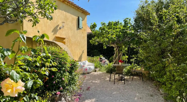 Sainte Victoire le Cabanon, Забронировать Отель Пюилубье Буш-дю-Рон