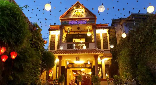 Люкс с балконом Nhi Nhi Hotel