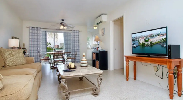 Bay Watch #1 - Weekly Beach Rental 1 Bedroom Condo by Redawning