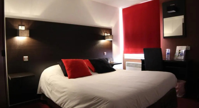 Двухместный номер Standard Logis Hotel Lons-le-Saunier - Restaurant Le Grill
