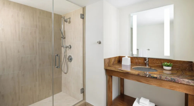 Четырёхместный номер Standard Collins Court South Beach