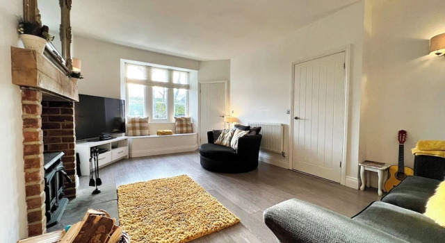 Коттедж с балконом 3 Bedrooms - 2 Bath Rooms - Dog Friendly - Parking