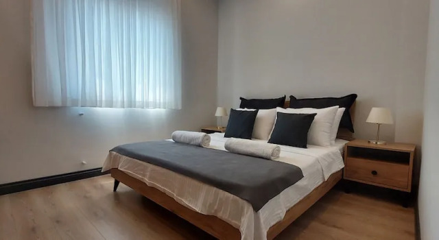 Professionally Maintained Spacious New Suites 4