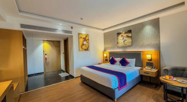 Номер Executive с балконом Zip By Spree Hotels Chakan, Pune