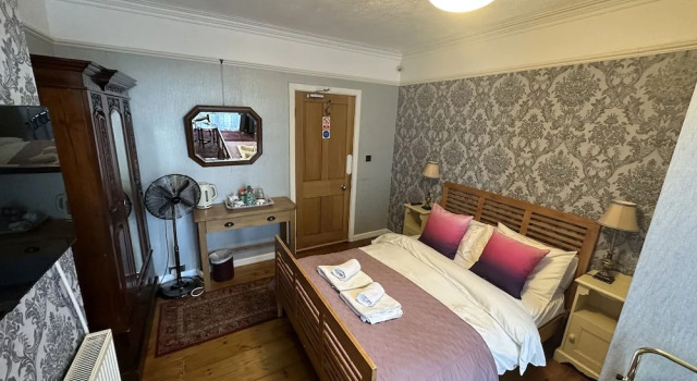 Harry's Bed and Breakfast, Varaa Hotelli Cambridge Britannia, lähellä Trinity College Cambridge