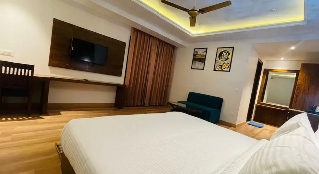 Люкс Ark Holiday Inn By Dls Hotels