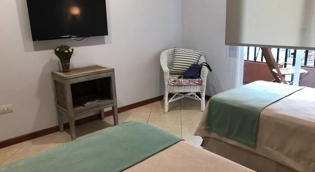 Апартаменты с 2 комнатами с балконом и с видом на город Flora Apartments