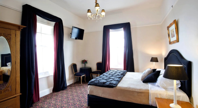 Alexandra Hotel, Забронировать Отель Отели Катумбы с парковкой, рядом с Каскады Леуры, Парковка