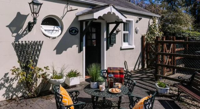 Коттедж Brookhall Cottages
