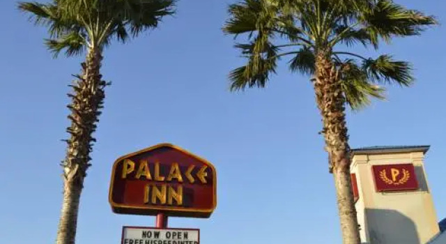 Palace Inn, Varaa Hotelli Deer Park Houston