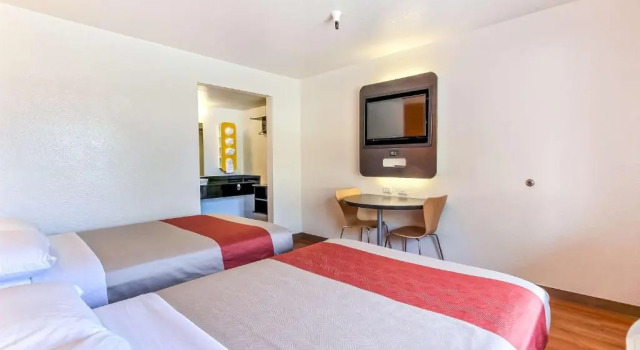 Четырёхместный номер Standard Hotel B5 -Watsonville