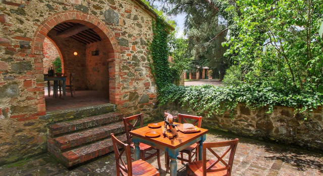 Estate with pool and tennis court in the Tuscan hills, Buchen Sie Villa Villen in Sinalunga, Villa