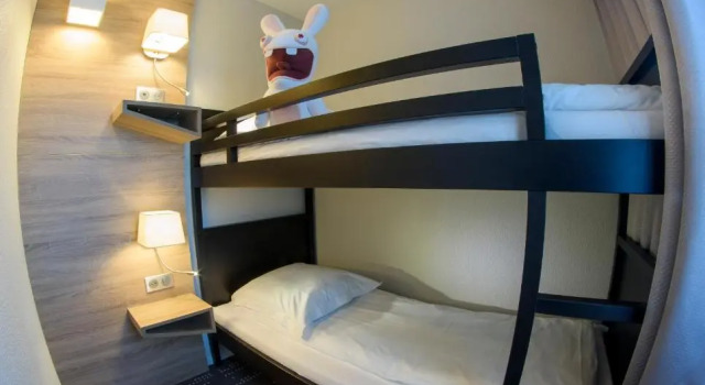 Четырёхместный семейный номер Classic Mercure Poitiers Site du Futuroscope