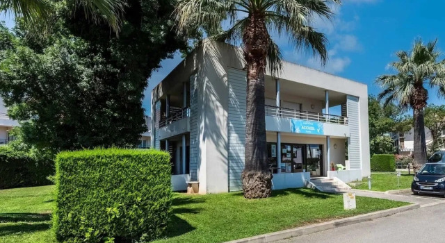 Sophisticated Coastal Retreat Near sea, Забронировать Апартаменты/квартира Манделье-ла-Напуль Mimosa Road